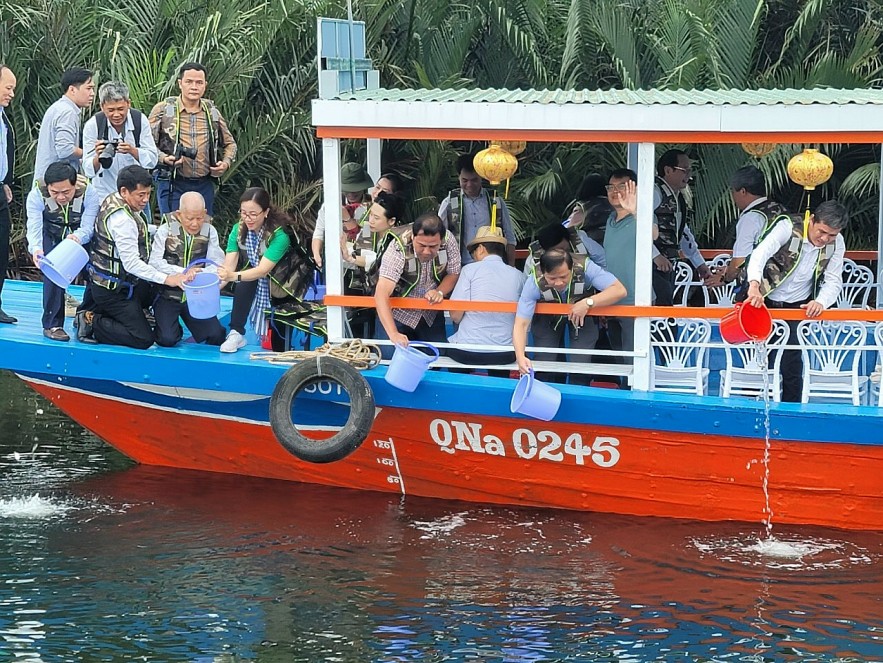 Kêu gọi ứng xử thân thiện với thiên nhiên, môi trường, bảo vệ hành tinh xanh