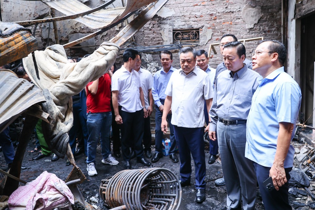 Lãnh đạo Chính phủ và thành phố Hà Nội kiểm tra, chỉ đạo tại hiện trường vụ cháy tại phố Trung Kính