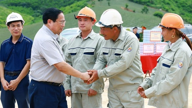 Thủ tướng khảo sát cơ sở kinh tế, công trình hạ tầng trọng điểm của Ninh Bình