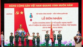 Viettel đón nhận Huân chương Bảo vệ Tổ quốc hạng Nhất