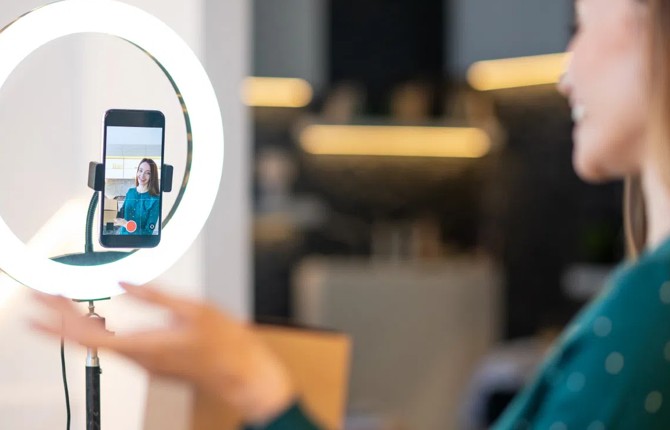 “Khoe” doanh thu khủng hàng tỷ đồng sau livestream của các Tiktoker đang tạo ra hệ luỵ gì?