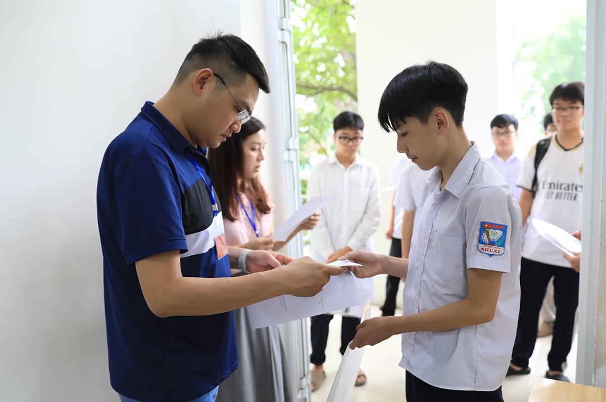 Hà Nội: Hơn 105.000 thí sinh thi vào lớp 10 làm bài thi môn ngữ văn