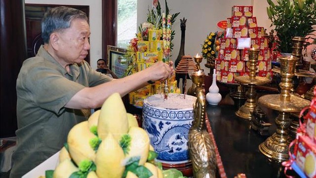 Chủ tịch nước Tô Lâm dâng hương tại Đền thờ Đại tướng Võ Nguyên Giáp