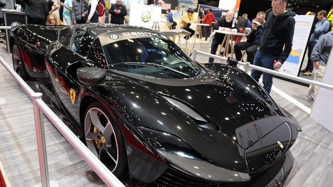Ferrari sắp ra mắt chiếc xe điện đầu tiên với giá bán trên 535.000 USD