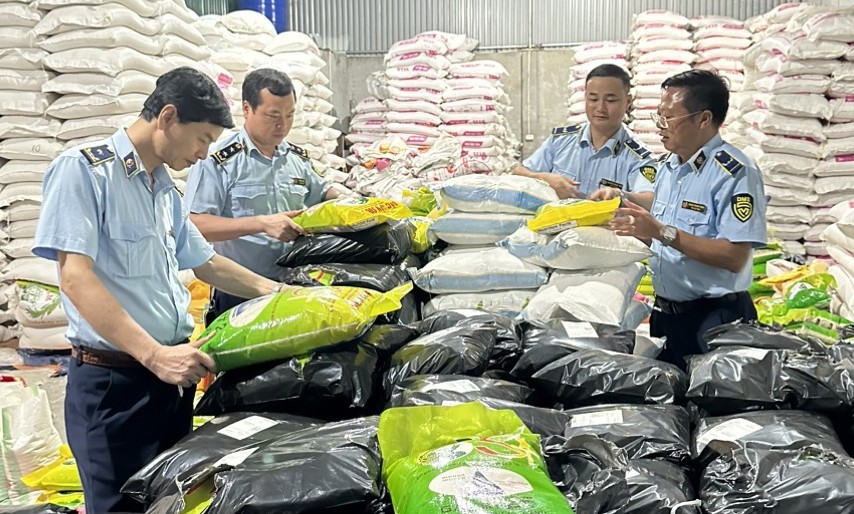 Bắc Ninh: Xử lý cơ sở sản xuất giả mạo gạo Ông Cua bán trên Shopee