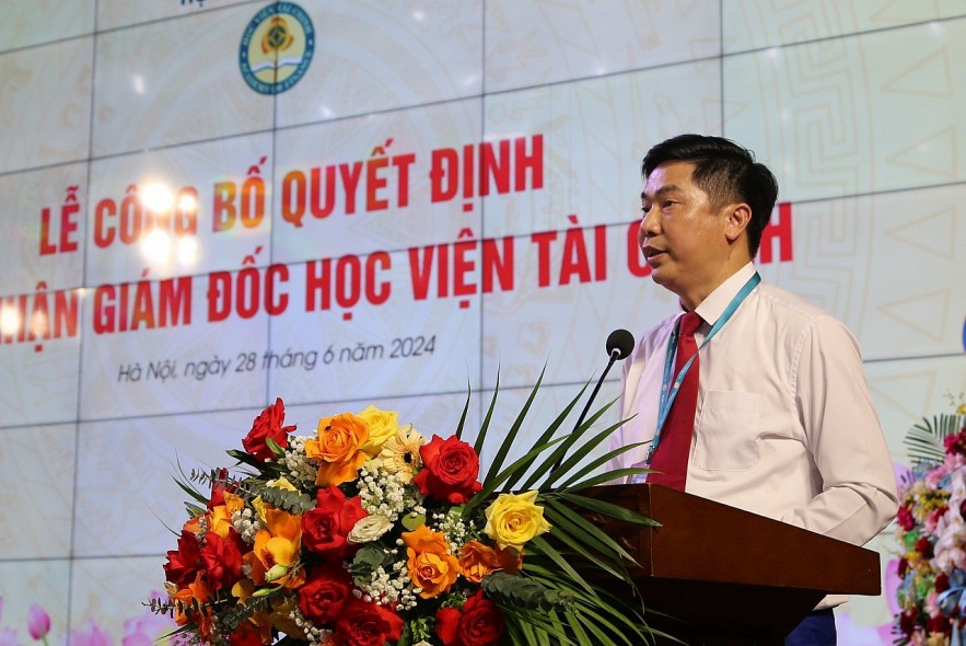 Trao quyết định công nhận PGS.TS Nguyễn Đào Tùng làm Giám đốc Học viện Tài chính