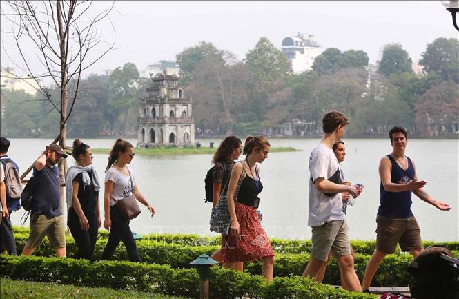 6 tháng đầu năm, tổng thu từ khách du lịch trên địa bàn Hà Nội ước đạt 45.107 tỷ đồng