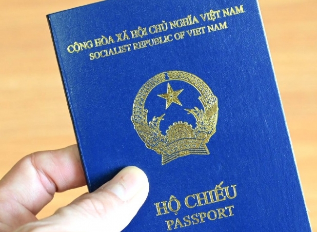 Sập bẫy ổ nhóm làm hộ chiếu, visa giả, lừa đảo tuyển lao động