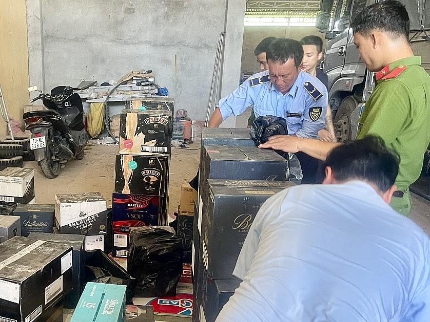 Khánh Hòa: Tạm giữ 117 thùng rượu ngoại không chứng minh được nguồn gốc hợp pháp