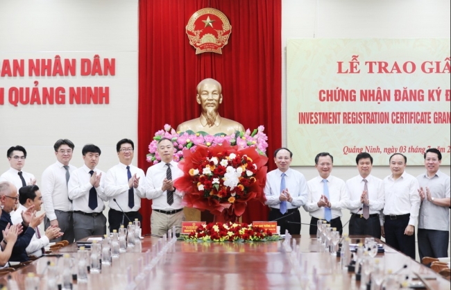 Quảng Ninh trao chứng nhận đầu tư 2 dự án của Tập đoàn Foxconn
