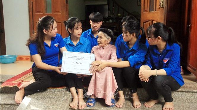 Mức trợ cấp ưu đãi hàng tháng với Bà mẹ Việt Nam anh hùng