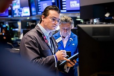 Chứng khoán Mỹ khép tuần trong sắc xanh, S&P 500 và Nasdaq xác lập đỉnh mới