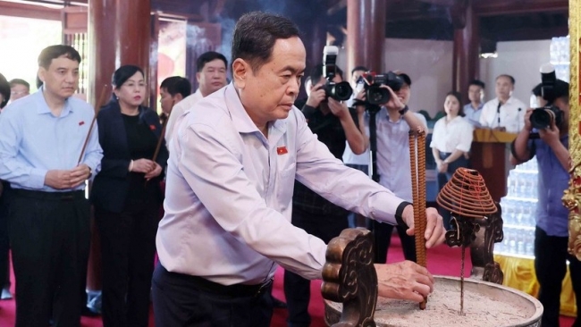 Chủ tịch Quốc hội tri ân Anh hùng liệt sỹ, người có công với cách mạng