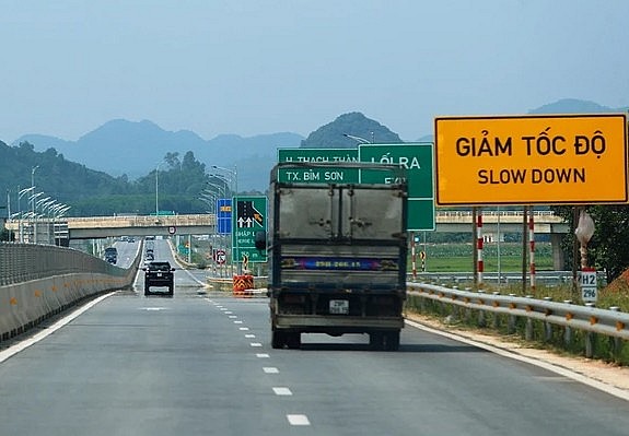 Từ năm 2025 sẽ thu phí 12 tuyến đường bộ cao tốc do Nhà nước đầu tư Từ năm 2025 sẽ thu phí 12 tuyến đường bộ cao tốc do Nhà nước đầu tư