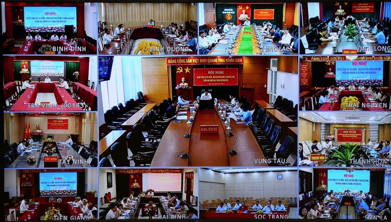 Hội nghị được truyền hình trực tuyến tại 62 điểm cầu tại các tỉnh, thành phố trên cả nước, cùng với điểm cầu tại trụ sở Bộ Tài chính. Ảnh: Đức Minh.