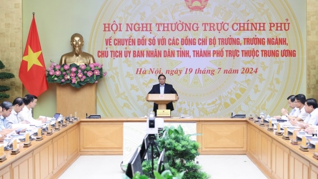 Thủ tướng: Phát huy vai trò tiên phong để tăng tốc, bứt phá chuyển đổi số