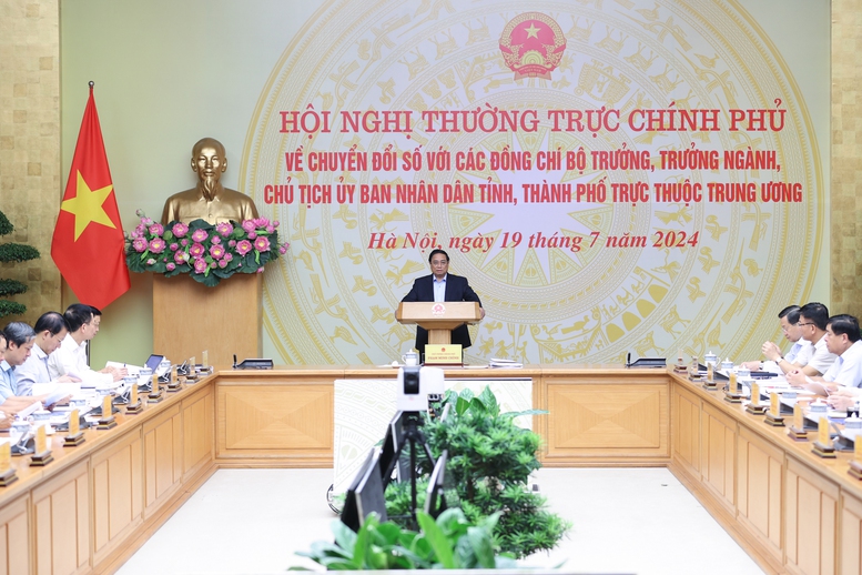 Thủ tướng: Phát huy vai trò tiên phong để tăng tốc, bứt phá chuyển đổi số