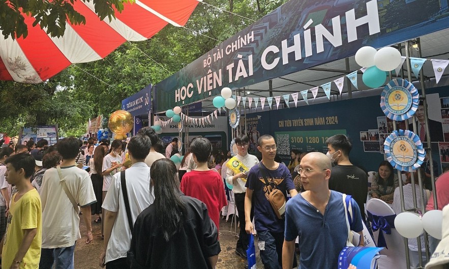 Học viện Tài chính giải đáp nhiều thông tin hữu ích cho hàng nghìn thí sinh