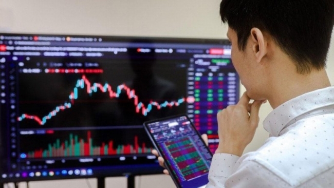 Thị trường chứng khoán: Cổ phiếu ngân hàng “chưa làm nên chuyện”, VN-Index tiếp tục điều chỉnh giảm