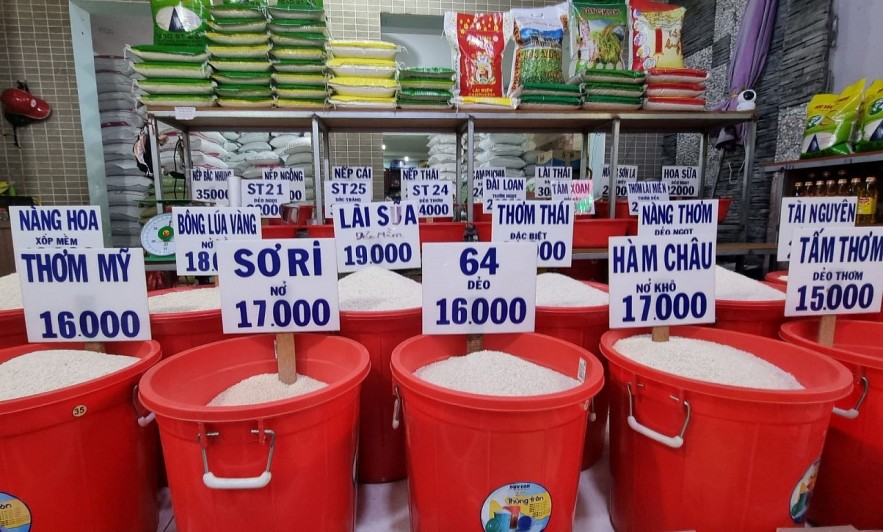 Ngày 21/7: Giá gạo tại chợ lẻ giảm mạnh từ 500 - 8.000 đồng/kg