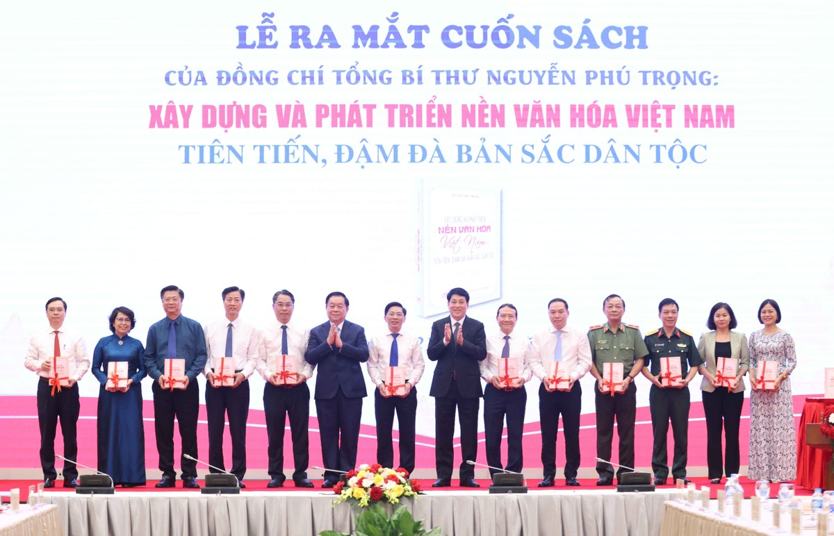 Tổng Bí thư Nguyễn Phú Trọng: Mong mỏi chấn hưng, phát triển văn hóa Việt Nam