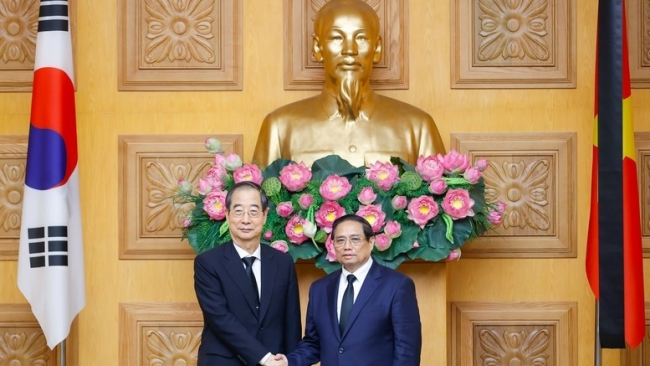 Thủ tướng Phạm Minh Chính tiếp Thủ tướng Hàn Quốc Han Duck Soo