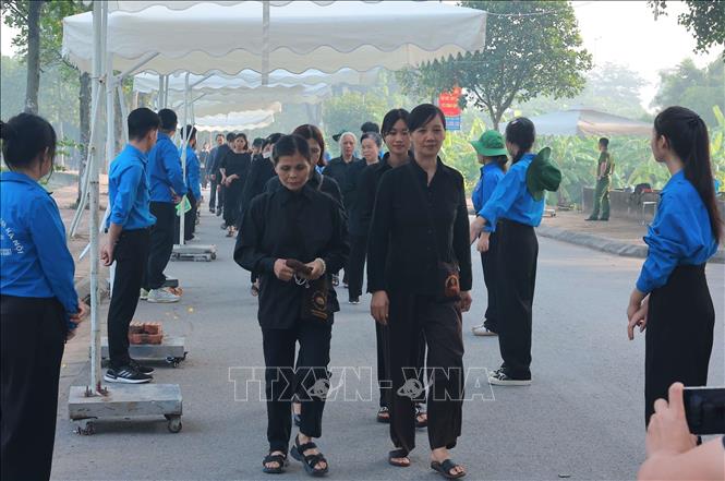 Dòng người tiếp tục nối dài viếng Tổng Bí thư Nguyên Phú Trọng tại quê nhà và TP Hồ Chí Minh Chú thích ảnh