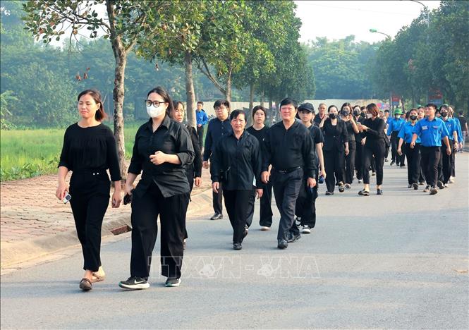 Dòng người tiếp tục nối dài viếng Tổng Bí thư Nguyên Phú Trọng tại quê nhà và TP Hồ Chí Minh