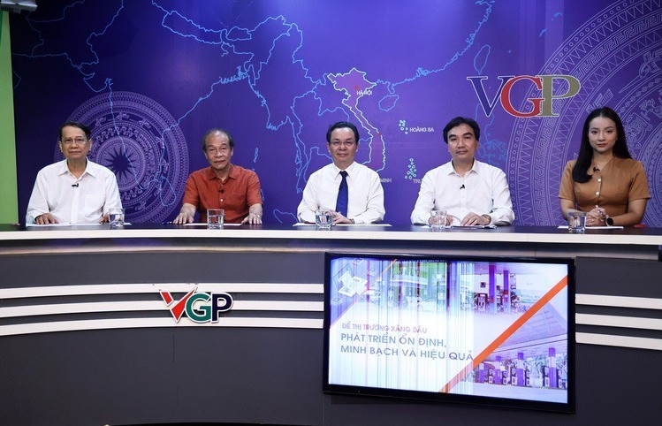 Gỡ "nút thắt" về cơ chế quản lý mặt hàng xăng dầu