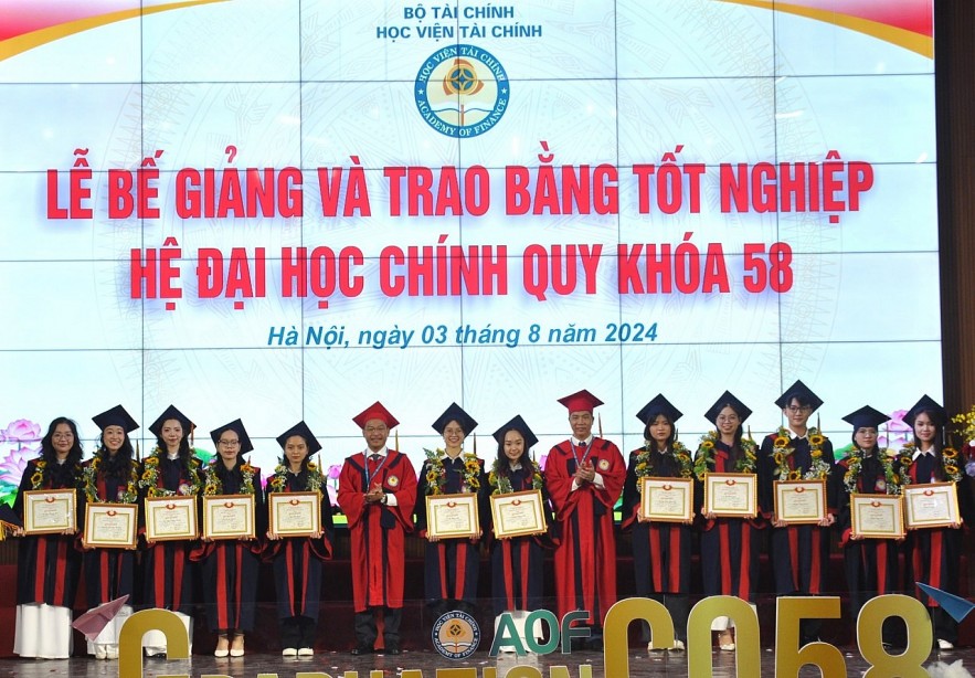 Học viện Tài chính trao bằng tốt nghiệp cho gần 3.500 tân cử nhân