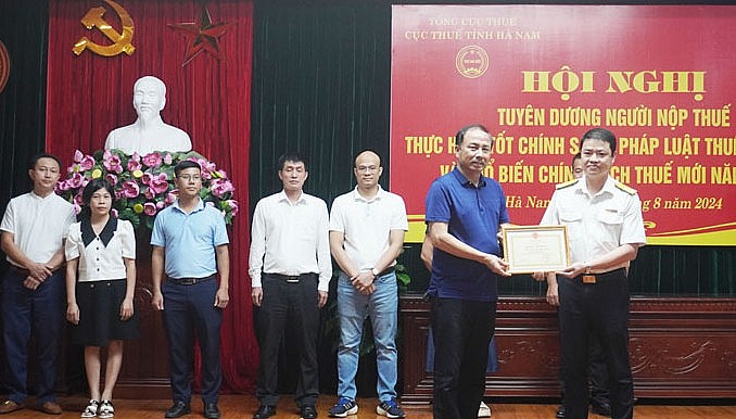 Hà Nam tuyên dương 40 tổ chức, cá nhân chấp hành tốt chính sách, pháp luật thuế