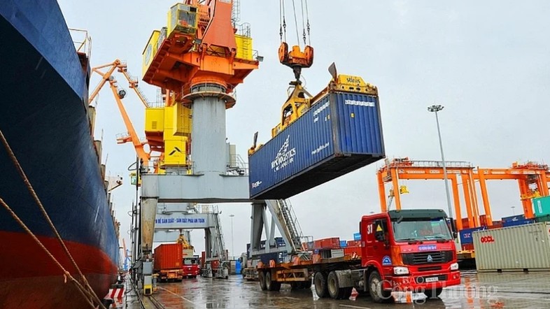 Vietnam to enjoy trade surplus for 9th consecutive year: experts