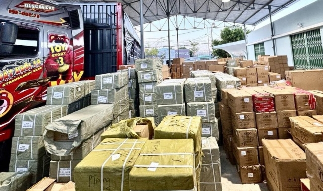 Phú Yên: Bắt giữ hơn 20 tấn mỹ phẩm, đồ gia dụng có dấu hiệu vi phạm pháp luật