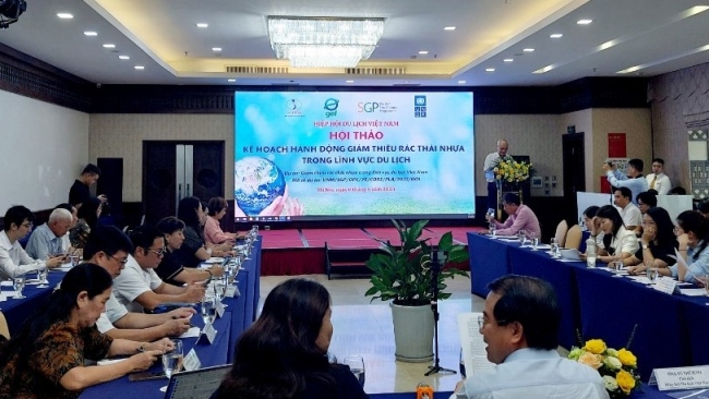 Giảm thiểu rác thải nhựa hướng đến phát triển du lịch xanh