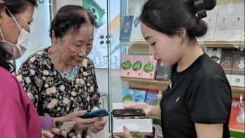 Nhà bán lẻ đua nhau hỗ trợ người dùng nâng cấp điện thoại 4G mới