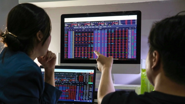 Thị trường chứng khoán: Nỗ lực hồi phục tốt nhưng VN-Index chưa lấy lại điểm số đã mất