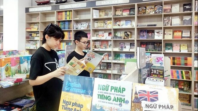 Sôi động thị trường sách và đồ dùng học tập trước thềm năm học mới