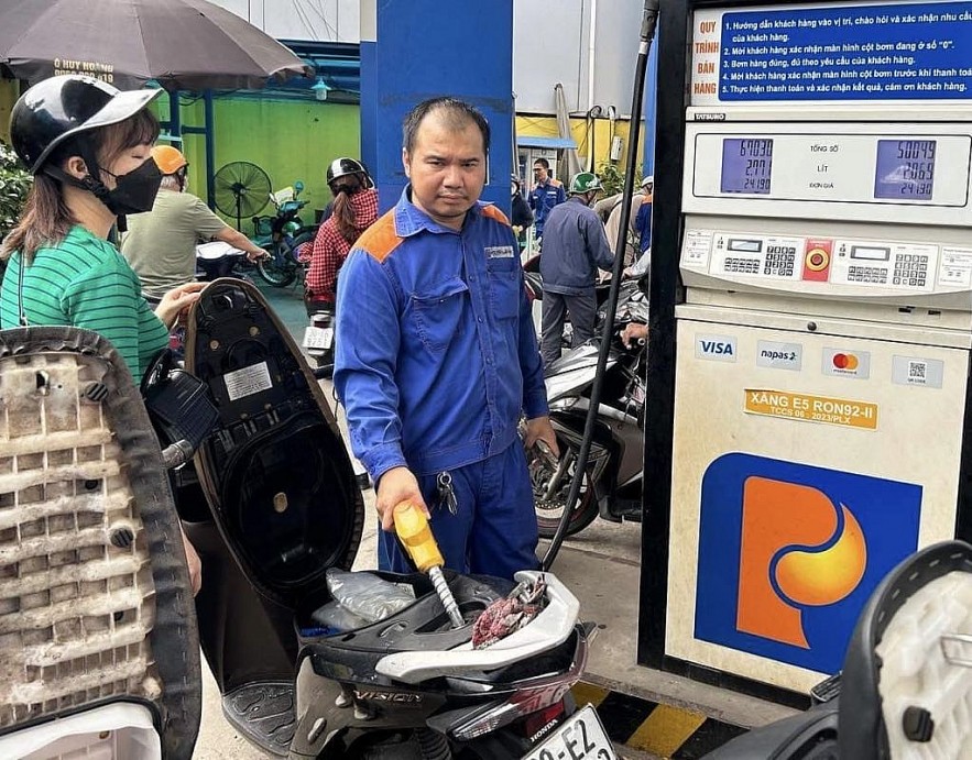 Giá xăng dầu đồng loạt tăng từ 15h ngày 15/8/2024