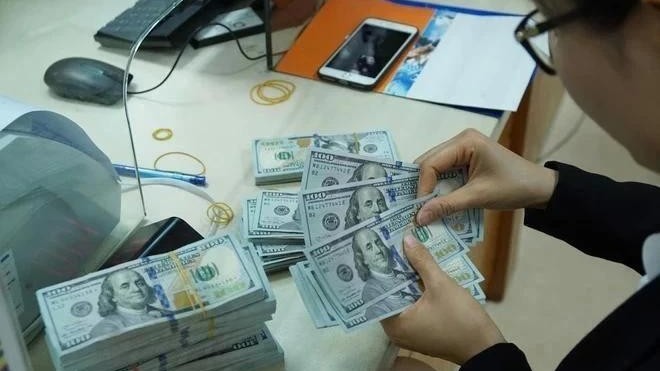 Banks race to issue bonds to raise capital