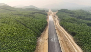 PM orders stronger efforts to speed up site clearance for key transport projects