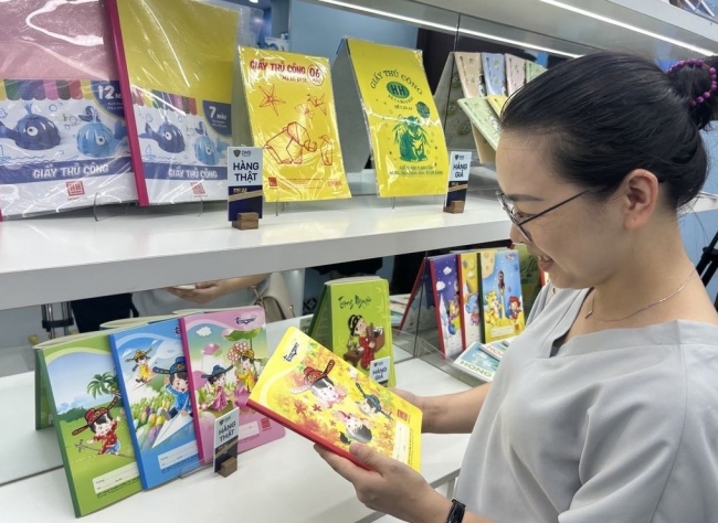 Nhận diện sách giáo khoa và đồ dùng học tập niên học mới