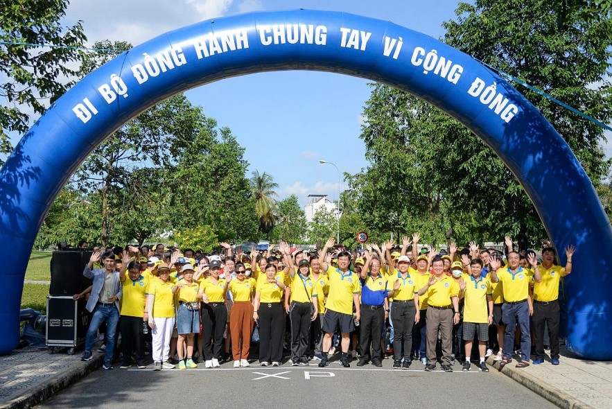 Đảng ủy Trường Đại học Tài chính - Marketing tổ chức đi bộ đồng hành gây quỹ từ thiện