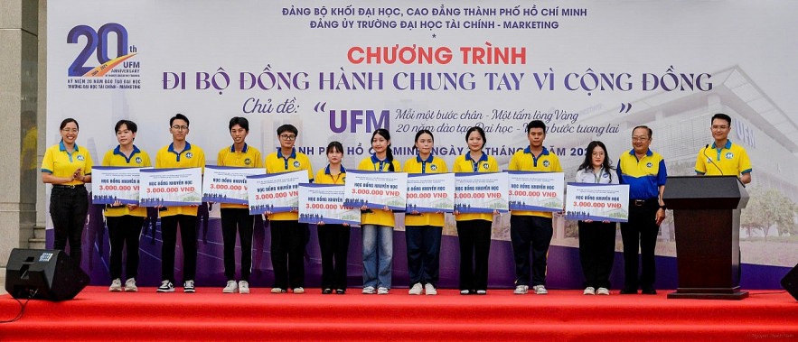 Đảng ủy Trường Đại học Tài chính - Marketing tổ chức đi bộ đồng hành gây quỹ từ thiện