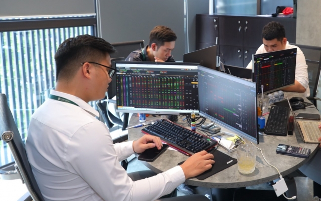 Thị trường chứng khoán tháng 4: Giá trị giao dịch bình quân tăng 19,3% so với tháng trước