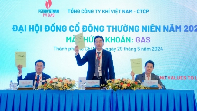 PV GAS thông báo về chốt danh sách chia cổ tức và phát hành cổ phiếu để tăng vốn.