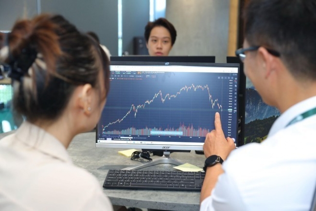 Chứng khoán ngày 9/5: Giao dịch giằng co, VN-Index giảm điểm nhẹ phiên cuối tuần