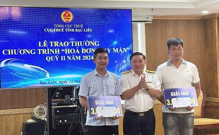 Cục Thuế Bạc Liêu trao thưởng chương trình “Hóa đơn may mắn” quý II/2024