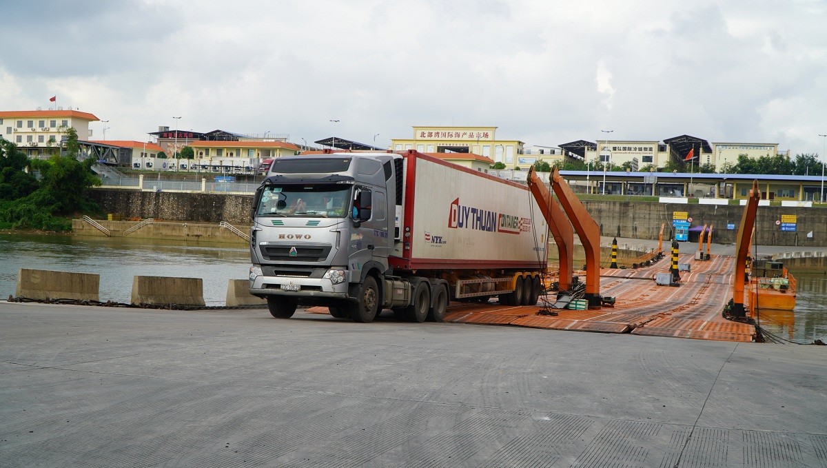 Hoạt động xuất nhập khẩu tại các cửa khẩu trên địa bàn tỉnh Quảng Ninh có nhiều khởi sắc. Ảnh Tiến Dũng