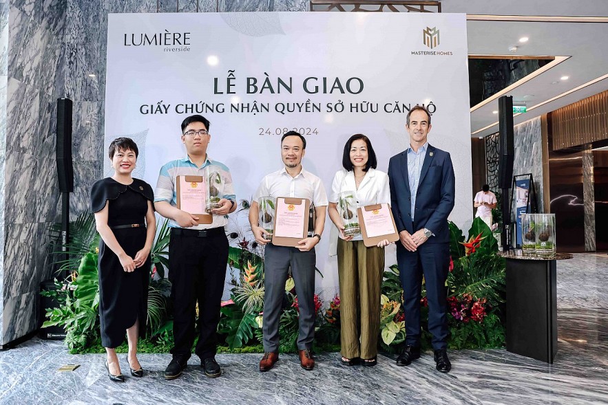 Masterise Homes bàn giao 'sổ hồng' cho cư dân LUMIÈRE riverside theo đúng cam kết