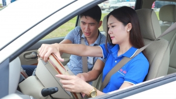 Để lái ô tô, người dân bắt buộc phải có bằng từ hạng B trở lên